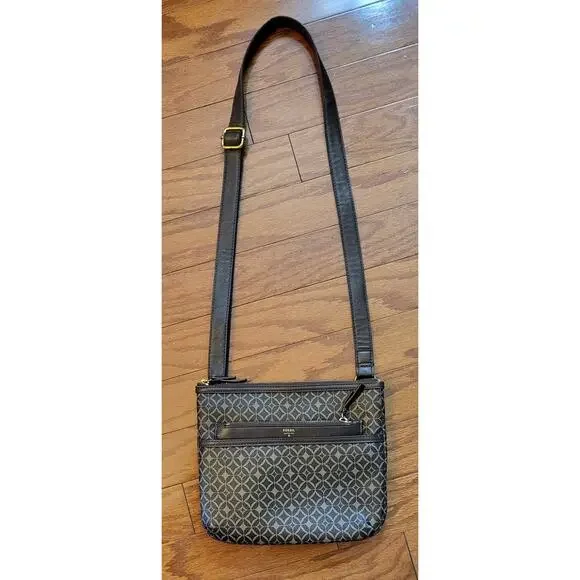 Fossil Leather Crossbody Bag with adjustable strap in Brown Leather